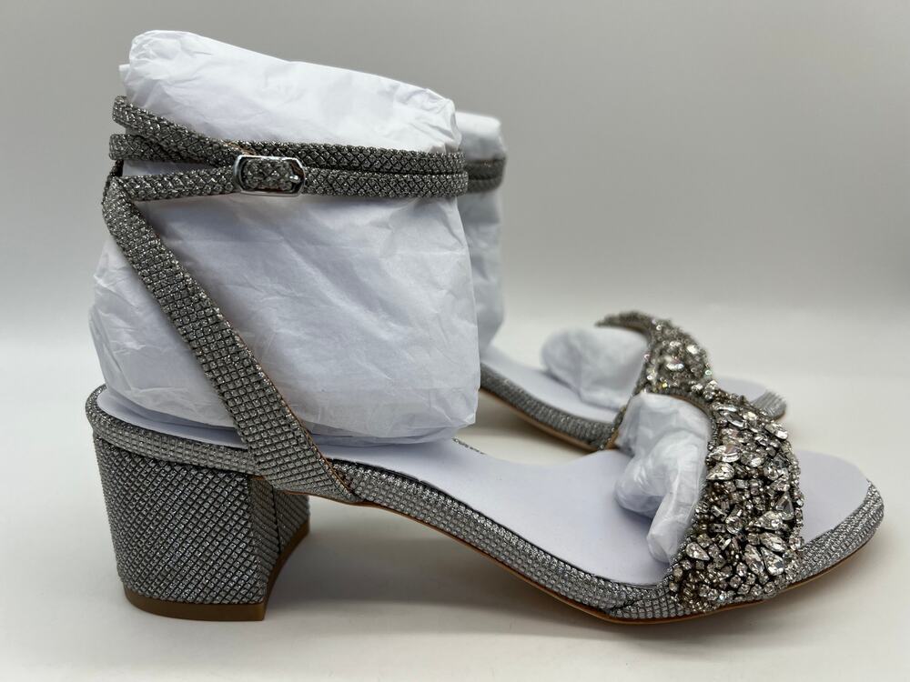 Badgley Mischka Women's Jada Ankle Wrap Block Heel Silver MP5316 Size 7.5 NIB